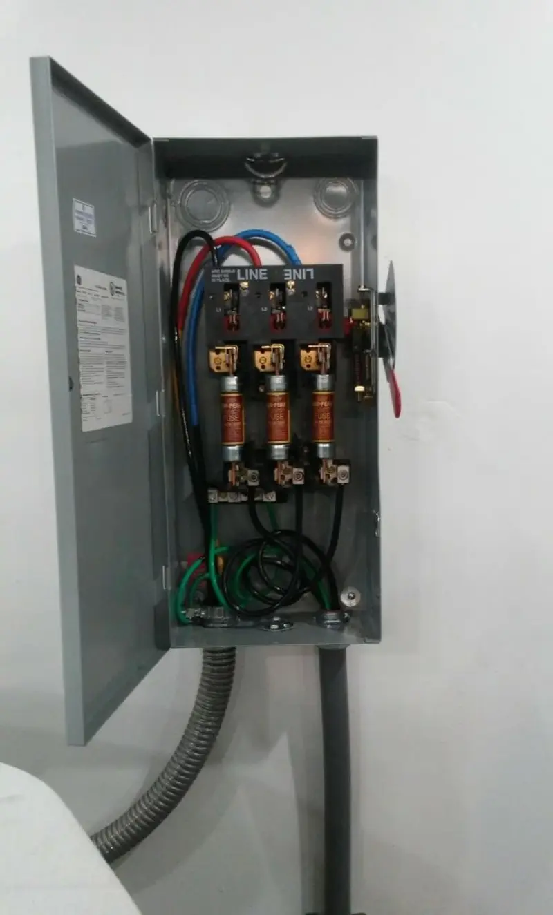 Three-phase disconnect switch installed for Smoke Detector Installation in Gun Barrel City